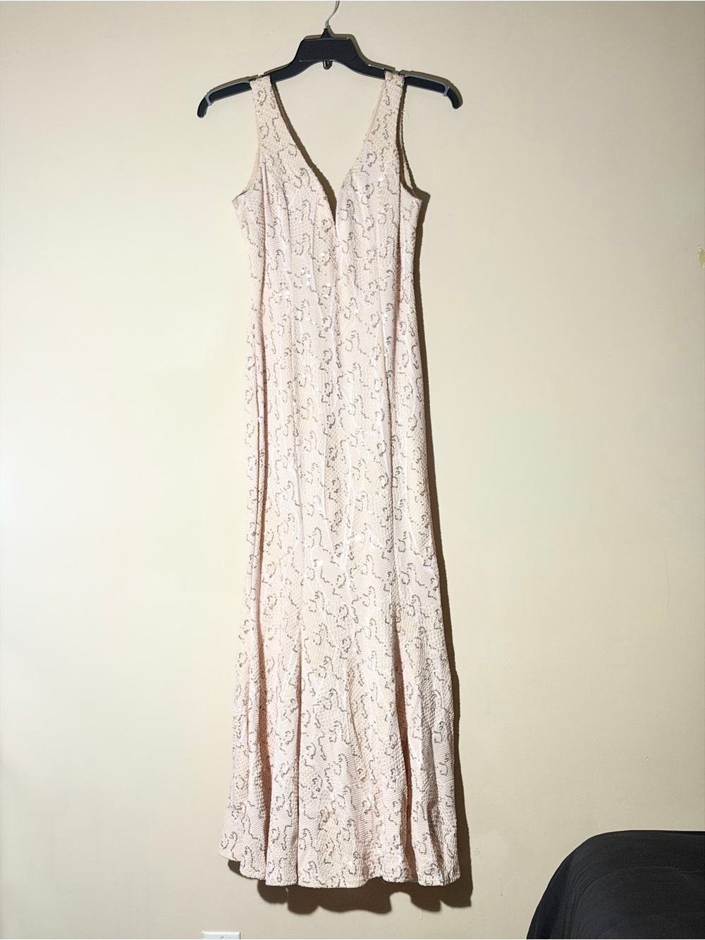 Bailey Blue Size Large Elegant Blush Pink Sleeveless V-neck Sequin Maxi Dress